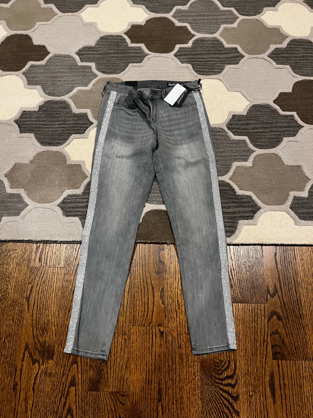Blank NYC Gray Skinny Jeans with Rhinestone Side Trim (28)